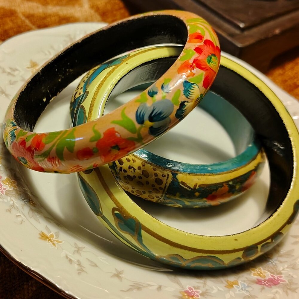 Vtg Set of 3 Hand-Painted Wood Bracelets Pink Aqua Cream Bangles